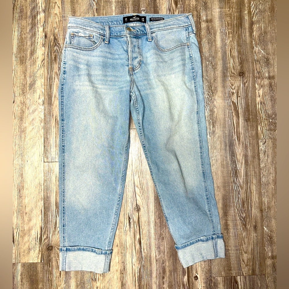 Hollister Low-rise Cropped Boyfriend Jeans